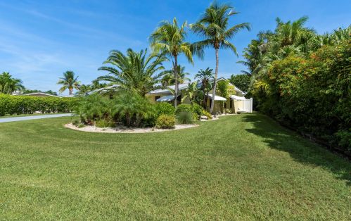 1602 Thumb Pt Dr, Fort Pierce FL 34949-3569 exterior