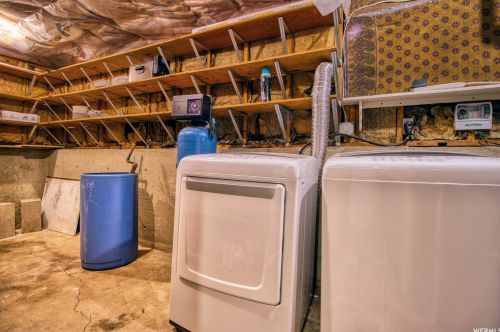 3728 Atmore Rd, Taylorsville UT 84084-1401 exterior