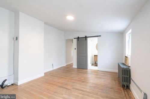 1318 6 St, Philadelphia PA 19147-5833 exterior