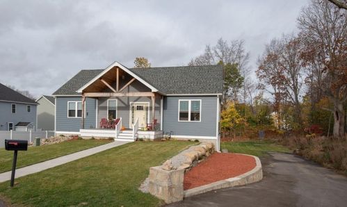 165 Wilcox St, Woonsocket, RI 02895-2360