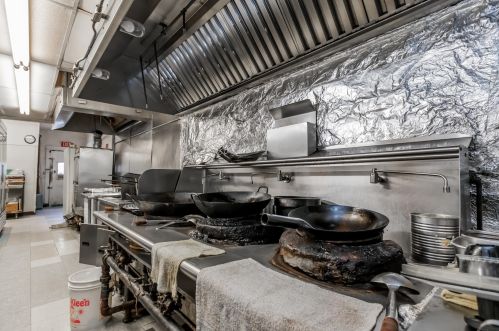 1435 Forest Ave, Portland ME 04103-3385 exterior