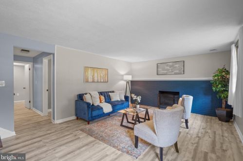 18011 Ml Crk Dr, Rockville MD 20855-1023 exterior