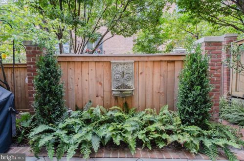 1532 Hampton Hill Cir, Mc Lean VA  22101-6020 exterior