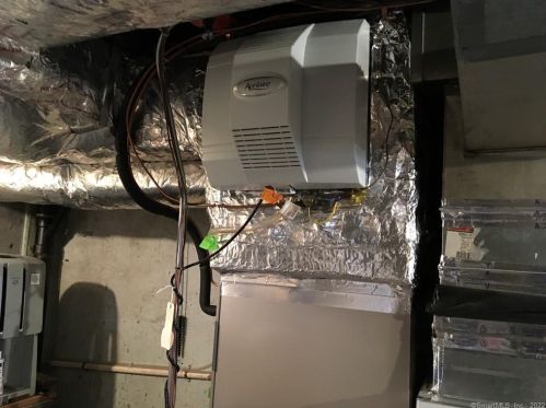 25 Pearl St, Windsor Locks CT 06096-1421 exterior