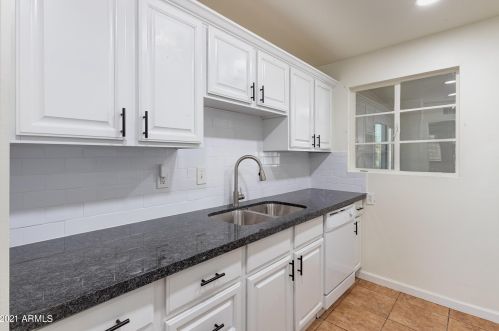 1240 33 St, Phoenix AZ 85018-3314 exterior