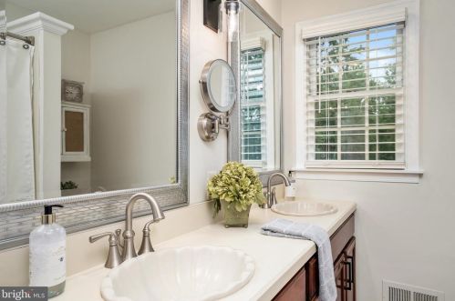 50 Crestwood Dr, Trenton NJ 08690-1938 exterior