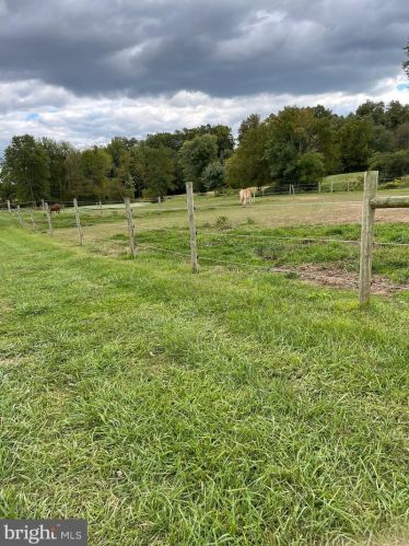 998 Plunkert Rd, Littlestown PA 17340-9643 exterior