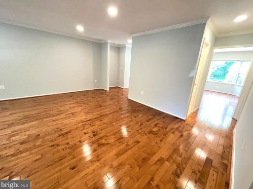 7623 Coddle Hbr Ln, Rockville MD 20854-3253 exterior