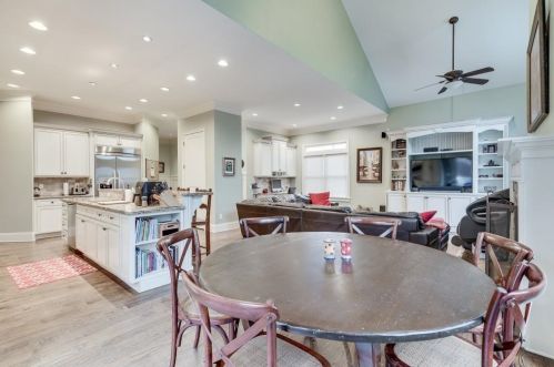 2337 Greenglade Rd, Atlanta GA 30345-3828 exterior