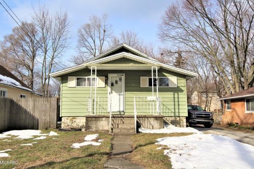 1857 Kinsey St, Meskegon, MI 49441-2910