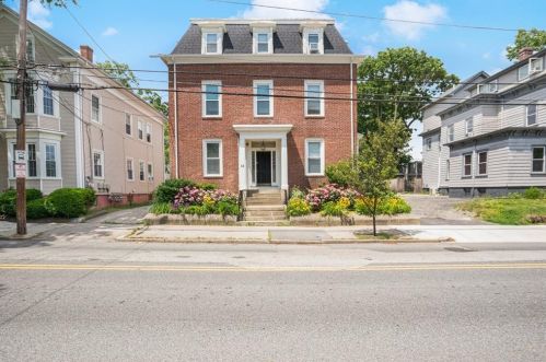 54 Pitman St, Providence, RI 02911-2127