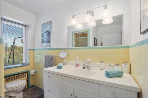 404 Moore St, Hackettstown NJ 07840-2142 exterior