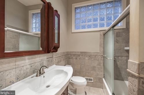 309 Lawrence St, Philadelphia PA 19133-3023 exterior