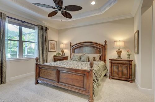 8230 Valiant Dr, Naples FL 34104-6676 exterior