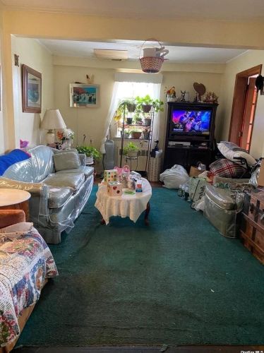 39 Railroad St, Huntington Station, NY 11746-1230