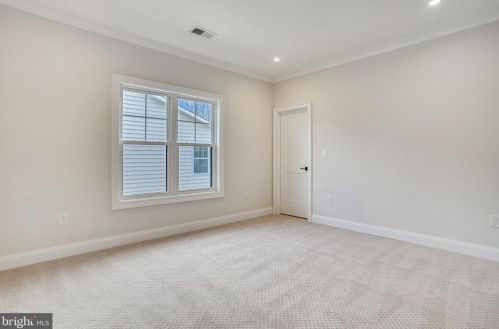 6811 Dillon Ave, Mc Lean VA 22101-4401 exterior