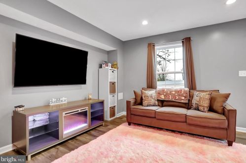 77 Overlook Dr, Hanover PA 17331-9136 exterior