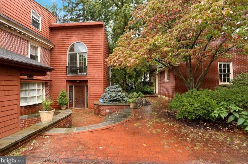 1329 High St, Pottstown, PA 19464-4940