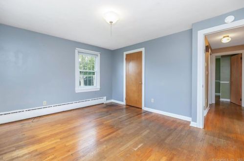 15 Longview Rd, Enfield CT 06082-4019 exterior