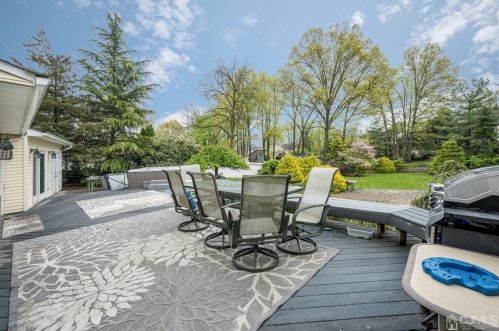 55 Oliver Ave, Edison NJ 08820-3122 exterior