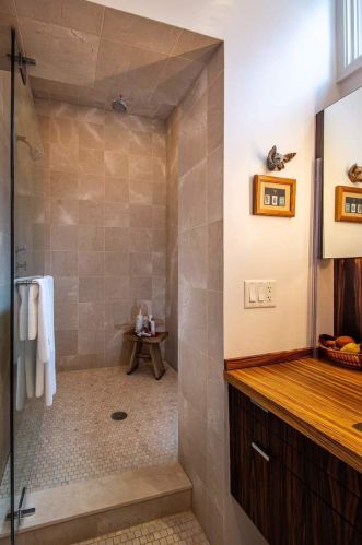 2725 Kenmore Ave, Chicago IL 60614-1305 exterior