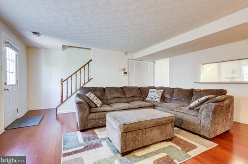 8311 Claremont Wood Dr, Alexandria VA 22309-1895 exterior