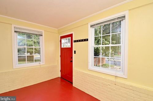 6102 Kings Hwy, Alexandria VA  22303-2417 exterior