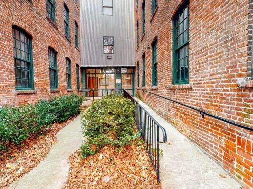 407 Pine St, Providence RI 02903-4519 exterior