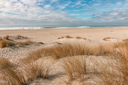 3354 Sunset Ln, Oxnard CA 93035-4128 exterior