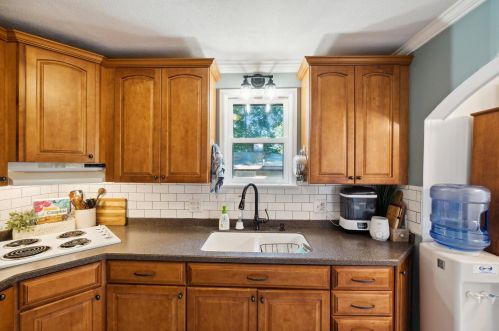 203 Oak Grv Ave, Kalamazoo MI 49004-1306 exterior