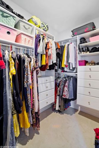 3067 Gresham Ave, Chicago IL 60618-6708 exterior