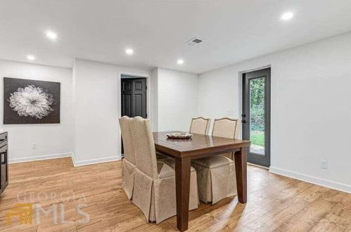 6160 Heards Creek Dr, Atlanta GA  30328-3635 exterior