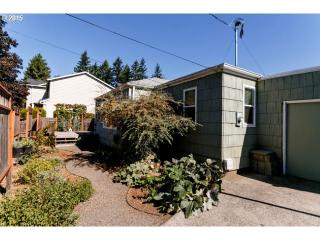 224 136th Ave, Portland, OR 97233-1820