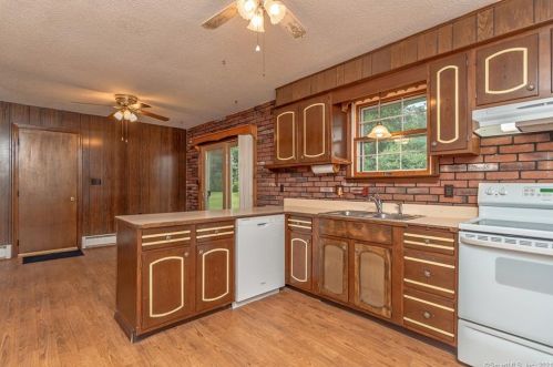 33 Junior Ave, Killingly CT 06239-4217 exterior