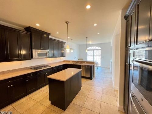 50 Baxter Ln, Town Center NJ  07052-1429 exterior