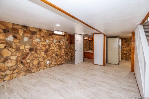 425 Rosemary St, Dearborn Heights MI  48127-3681 exterior