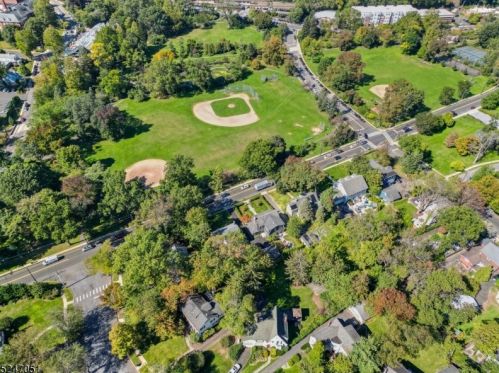 13 Cres, Maplewood NJ 07040-2708 exterior