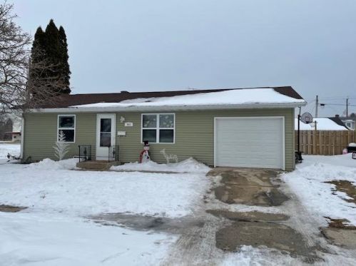 903 30th St, Manitowoc, WI 54220-4317