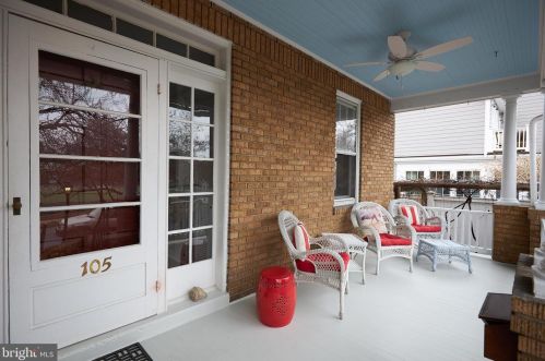 105 Masonic Vw Ave, Alexandria VA 22301-2203 exterior