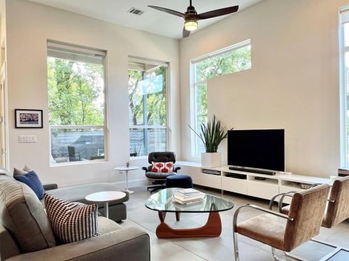 1307 Clifford Ave, Austin TX  78702-1626 exterior