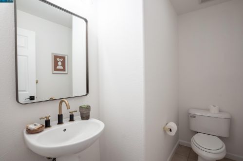 42 Oak Gate Pl, Concord CA 94523-7319 exterior