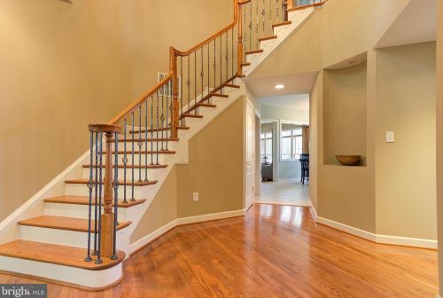 507 Autumn Wind Way, Rockville, MD 20850-2895