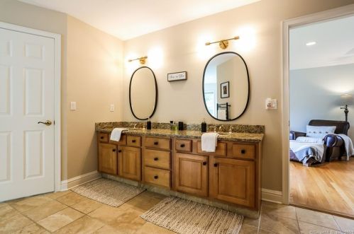 279 North St, Ridgefield CT  06877-2512 exterior