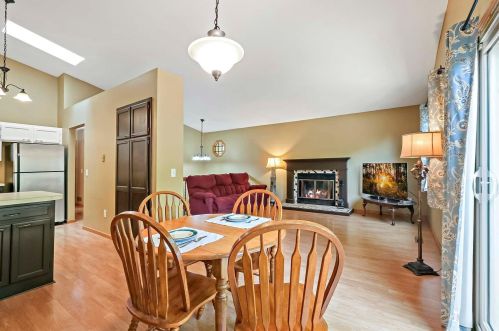 1558 Baylor Ct, Saint Paul MN 55122-4820 exterior