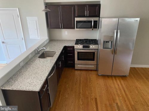 128 Lombard St, Philadelphia PA 19147-1602 exterior