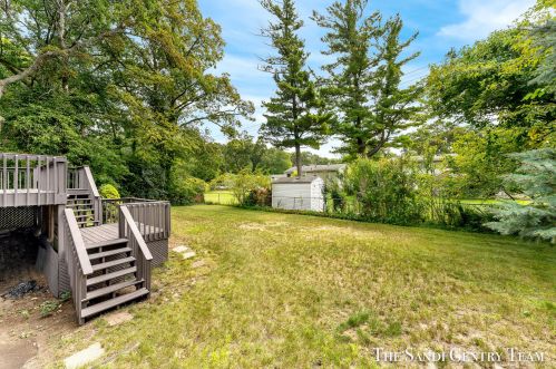 1845 Bonneville Dr, Meskegon MI 49441-3709 exterior