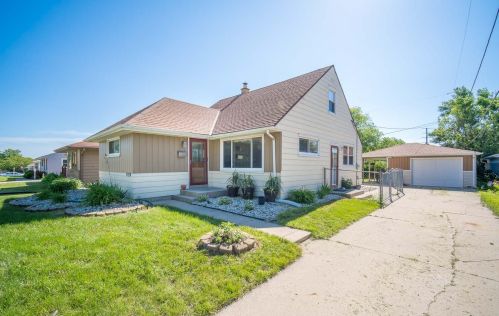 4452 Tennessee Ave, Milwaukee, WI 53221-2234