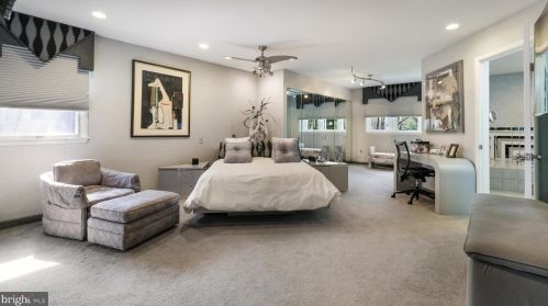 868 Broadmoor Rd, Huntingdon Valley PA 19006-2803 exterior