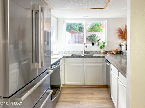 5694 Camino De La Noche, Tucson AZ  85718-4421 exterior