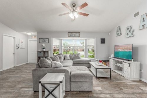 3891 Chicopee St, Fort Pierce FL  34953-5373 exterior